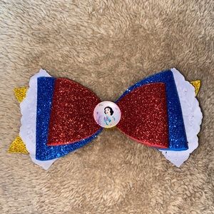 Blue/yellow//white/red Snow White bow.